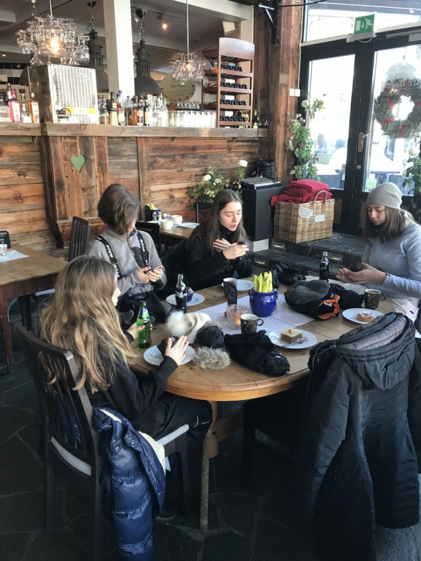 1CFC04D2-2E21-4D15-9706-1F3888F2AEBF