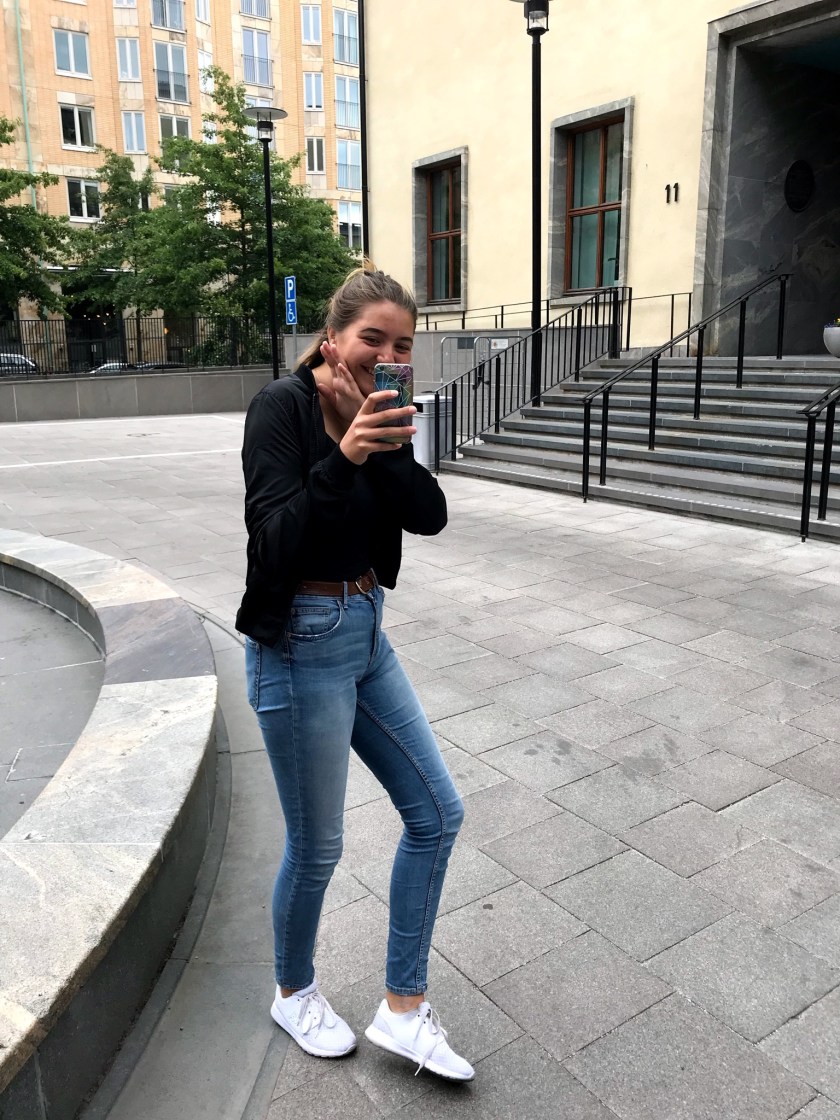 3272535A-D3BD-4AF7-B43D-BDDDA68531EF