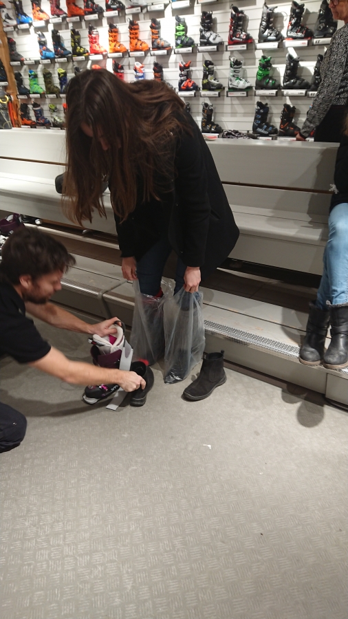 AEE56CBA-E71D-4861-BDA5-77826E97B40C